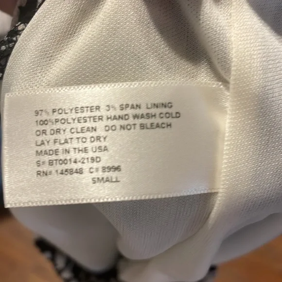 •EVERLY•NWOT BLACK/CREAM FLORAL RUFFLE HEM HIGH WAISTED SHORTS SIZE SMALL - Picture 6 of 7